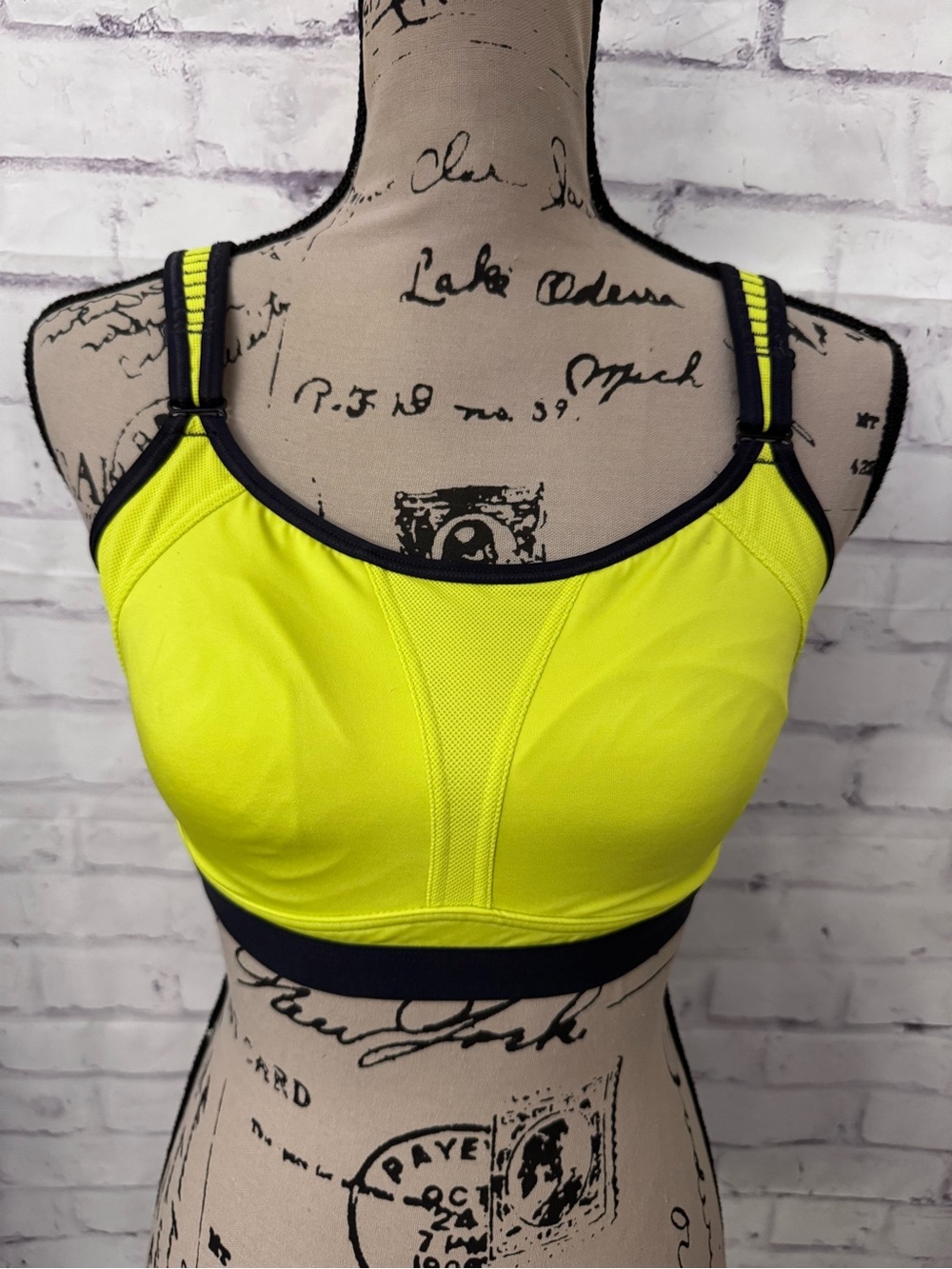 Soma Sport Max Support Wireless Sports Bra 34DD Neon Black‎ Gym Yoga Run